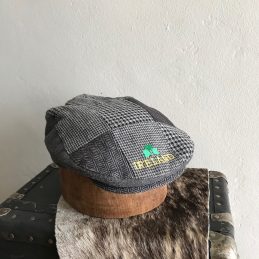 IRISH FLAT CAP GREY PATCHWORK IRELAND AND CLOVER LOGO NO BUTTON
