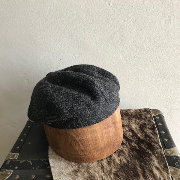 NEWSBOY 8PANEL DARK GREY CAP IRISH HOUNDSTOOTH BUTTON TOP - Image 3